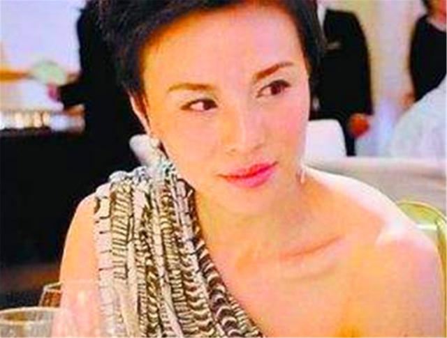 知名女模特，靠\"借钱\"过奢靡生活，4年