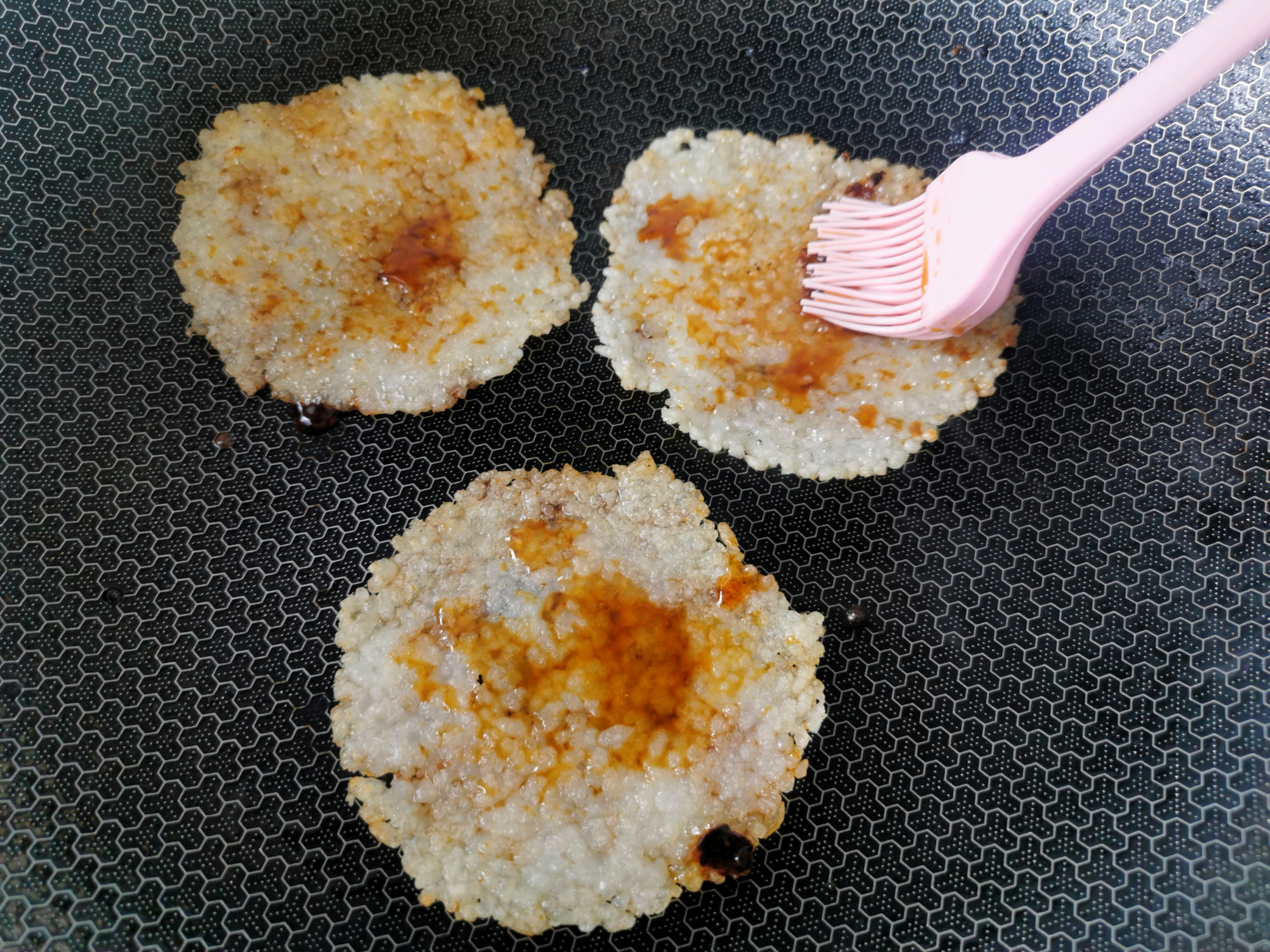 自从米饭这样做，孩子三天两头点名要吃，咯嘣儿脆，成本2块钱