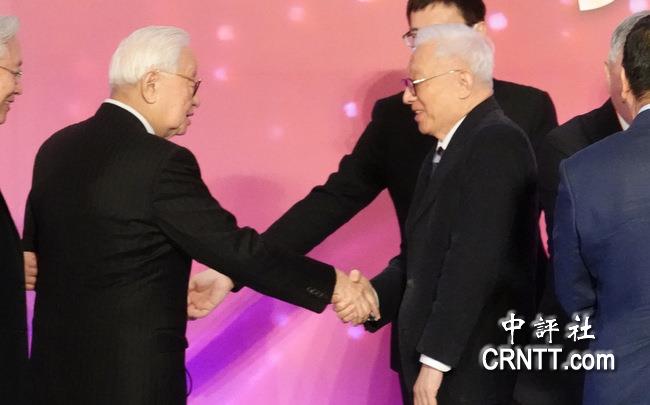 台灣�晶圓雙雄�今日實現�世紀之握�