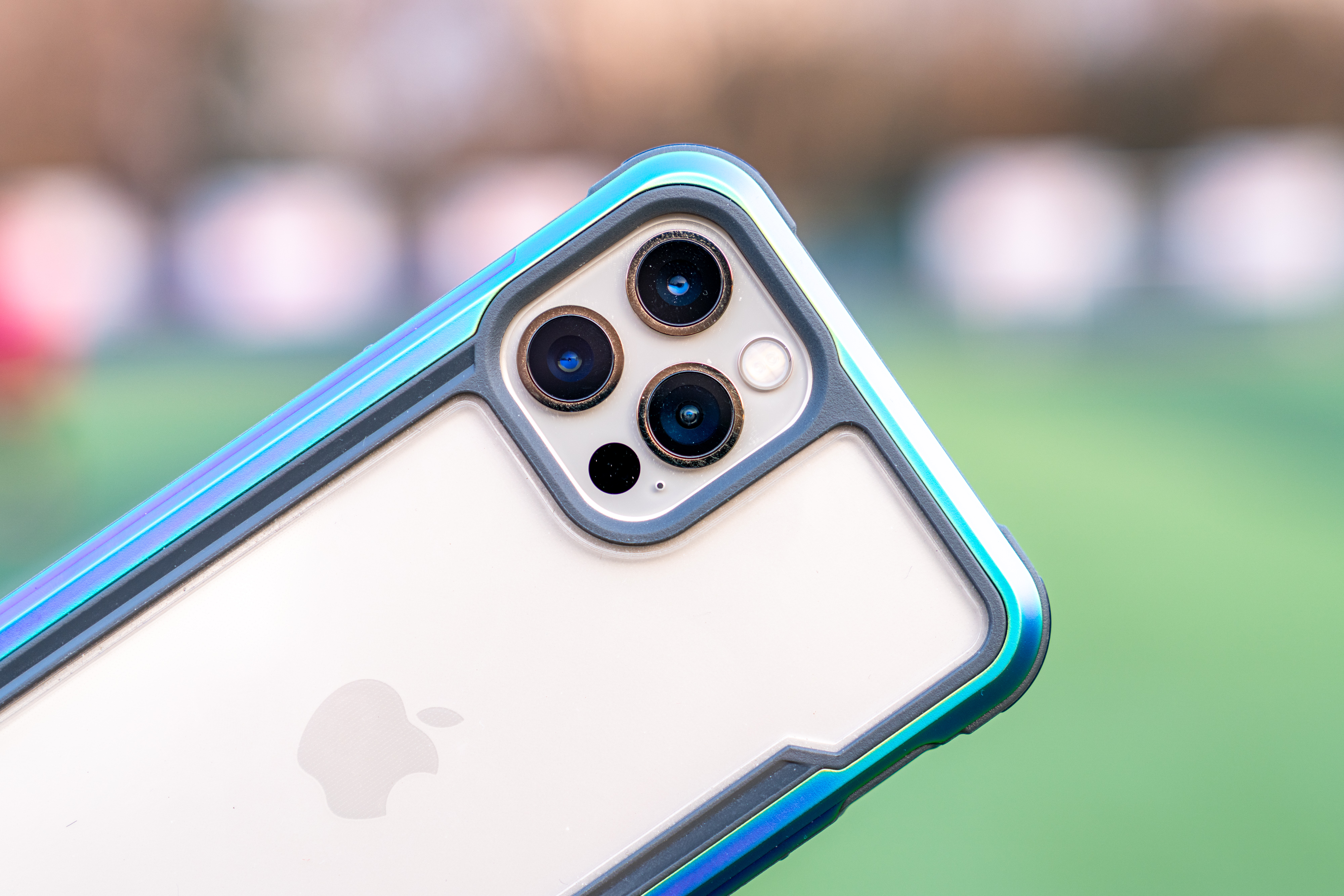 iPhone 12配件怎么选？手机壳、快充头、无线充一