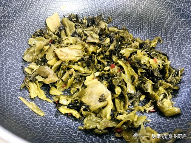 I made a big pot of pickled fish for less than 40 yuan. It was sour and refreshing, so I don’t need to order takeaway in the future.