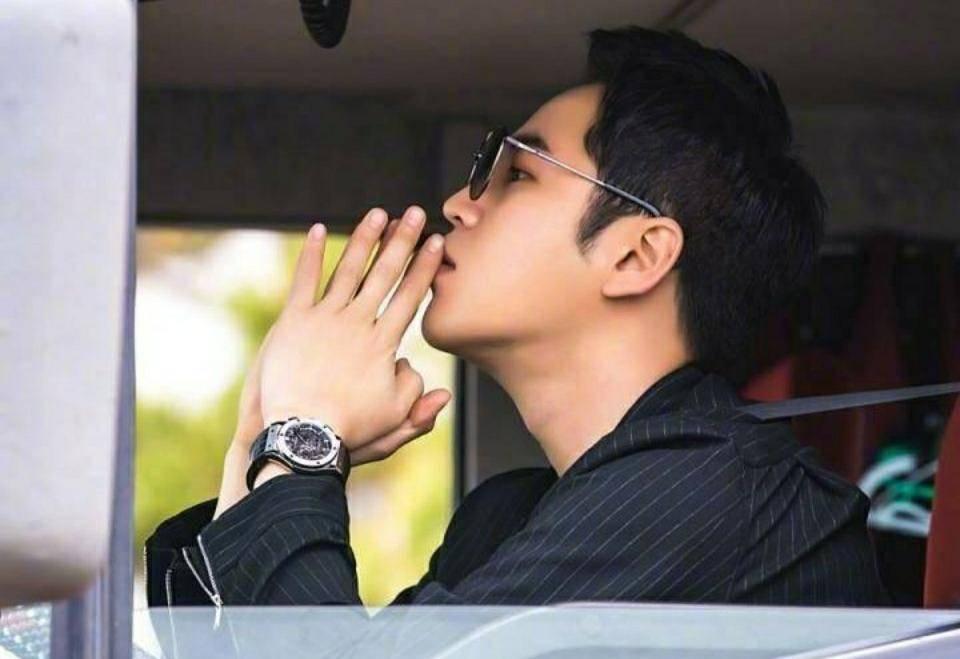 张根硕退伍后首露面，脸上沟壑纵横法令纹严重