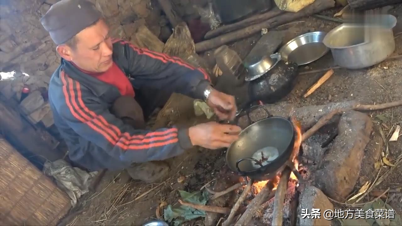 尼泊尔穷人的生活，炒菜用奶油，盐巴像石头，小孩放学回来背牛粪