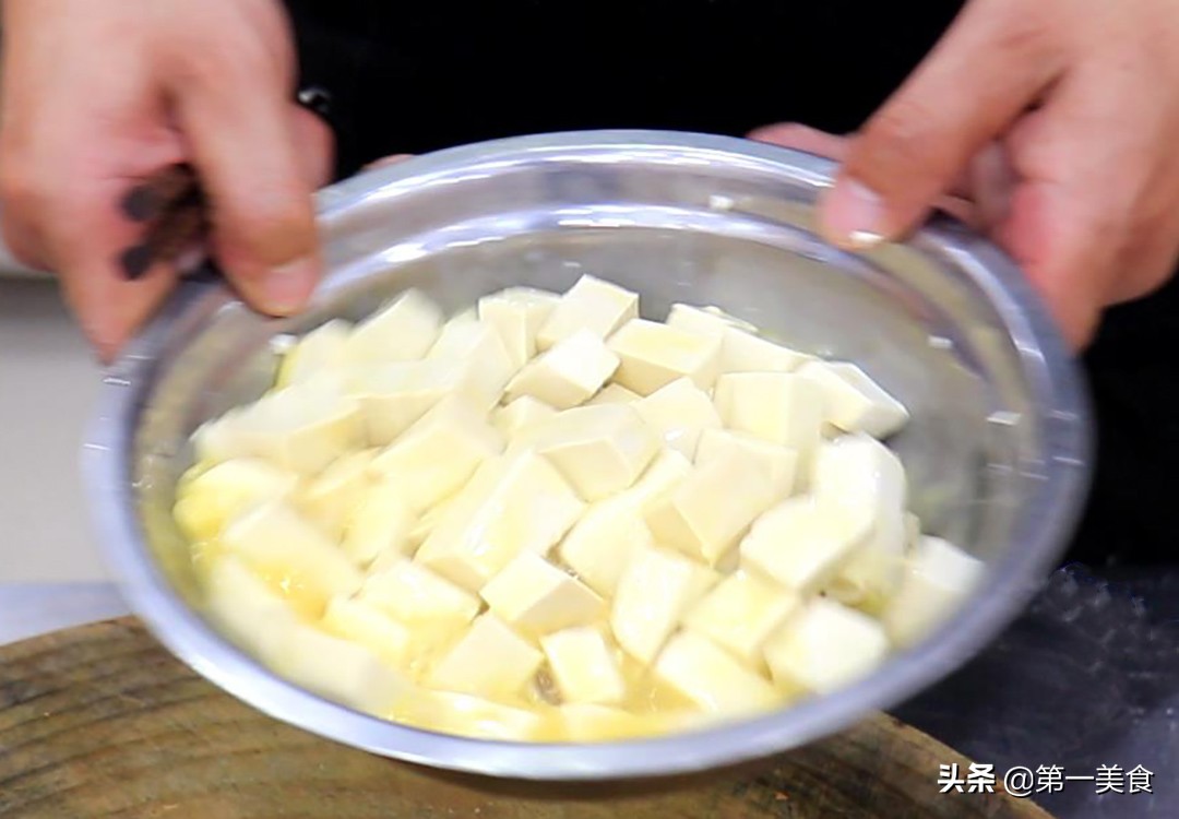 图片[3]-【煎豆腐】做法步骤图 厨师长教你方法和技巧 嫩滑入味-起舞食谱网