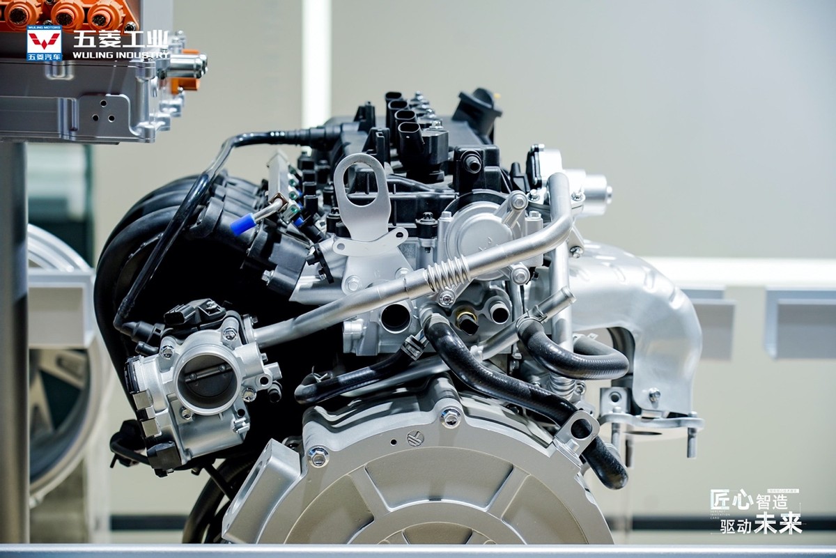 五菱工业“菱擎”前置后驱混合动力系统全球首发亮相