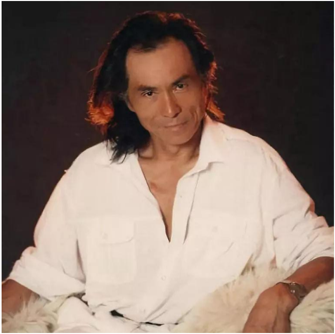 85岁王德顺健身，表情凶狠荷尔蒙旺盛，妻子时尚