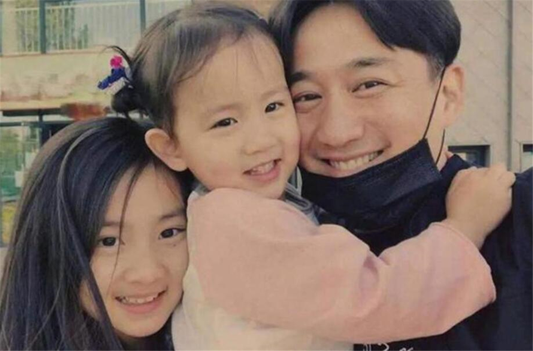张柏芝晒儿子合照，被错认成谢霆锋：差点以为是世纪大复合