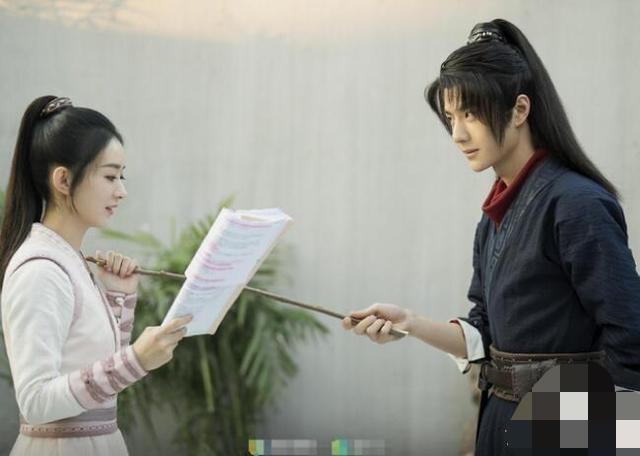 疫情下的横店：没有存粮的群演送外卖、睡公园