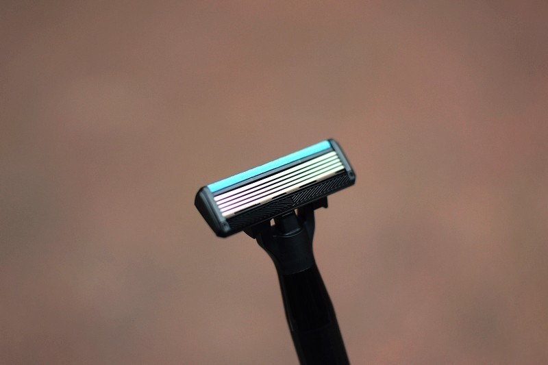 顺滑无感剃须 焕醒手动剃须刀套装