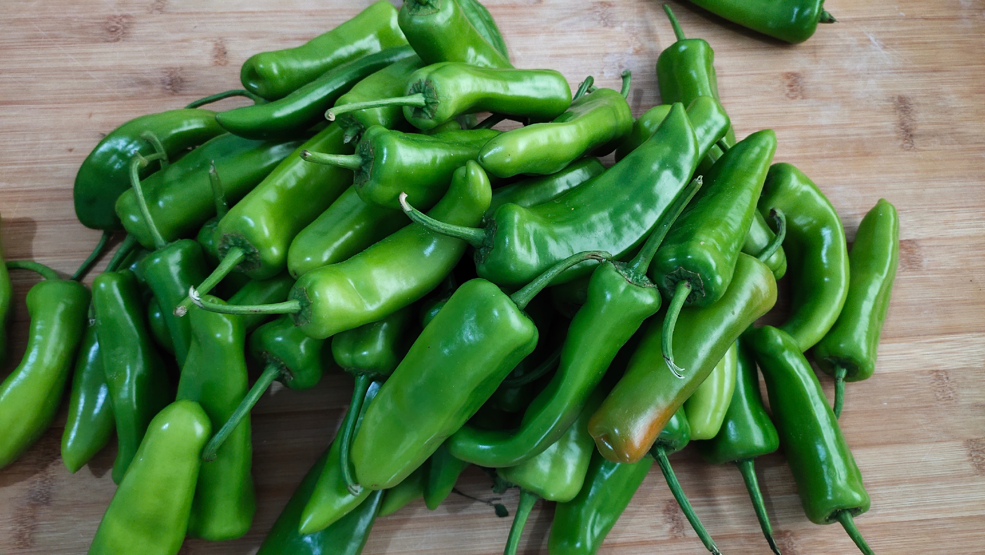 You can't finish eating too many chili peppers. You can make it into spicy oil chili. One time is enough to eat for two weeks.