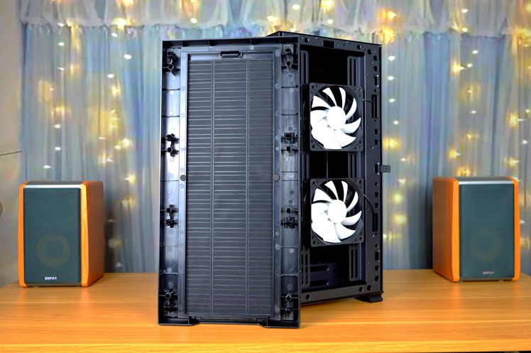 侧透机箱是主流？光污染更伤眼，Tt挑战者H8静音机箱体验