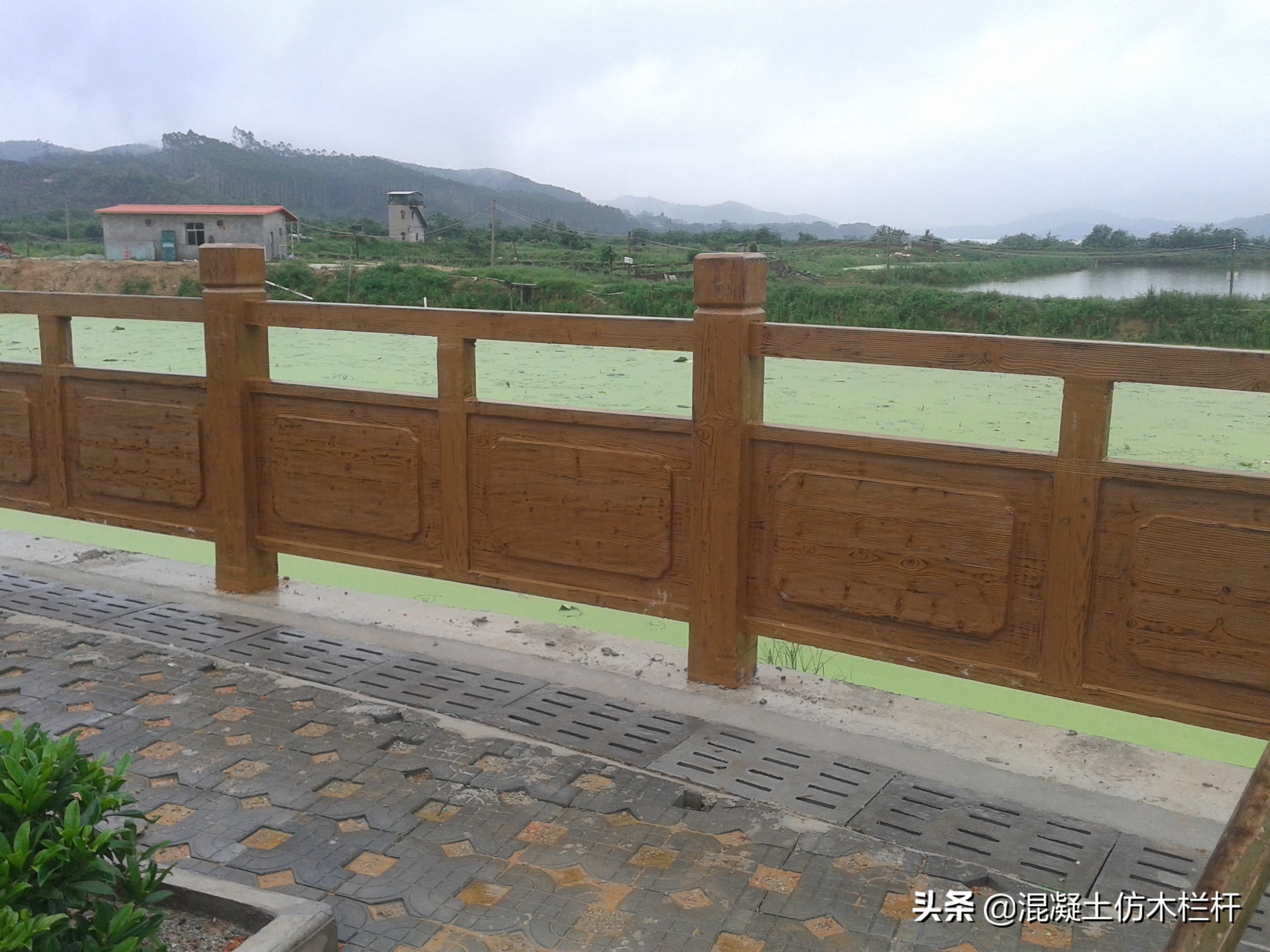 鴻文園林：仿木護(hù)欄專家，為您提供戶外景觀一站式解決方案