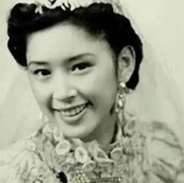 李宗仁76岁时让27岁美女做生活秘书，她是明星之