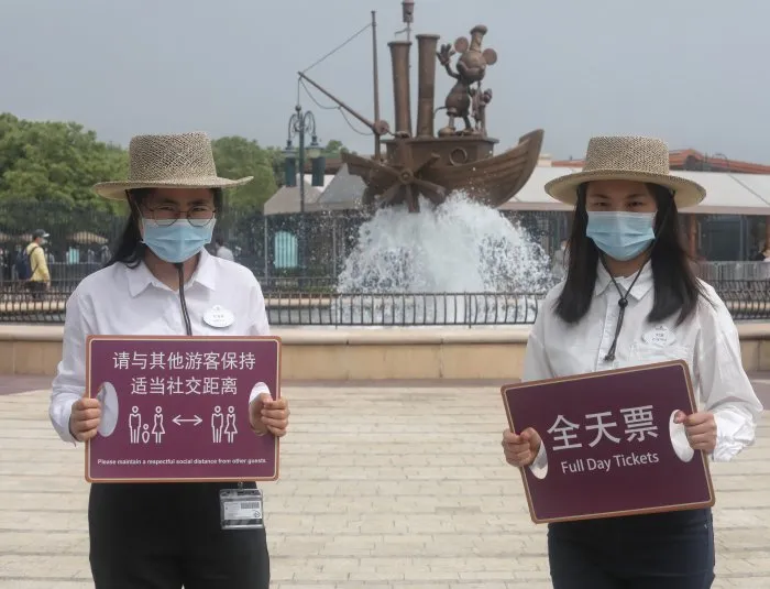 分别107天，上海迪士尼今天重开！热门项目不排队！戴口罩入园