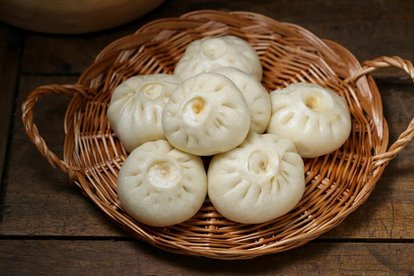 一个包子卖到24元，一碟花生米58元的公司，现在