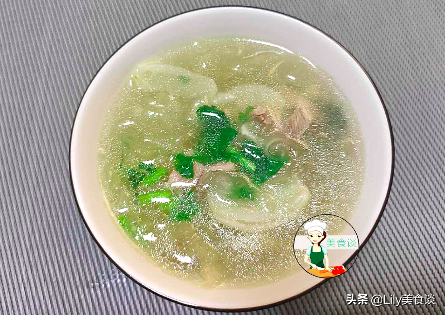 适合秋天喝的一道汤，简单一煮，鲜香甘甜又营养，大人小孩都爱喝