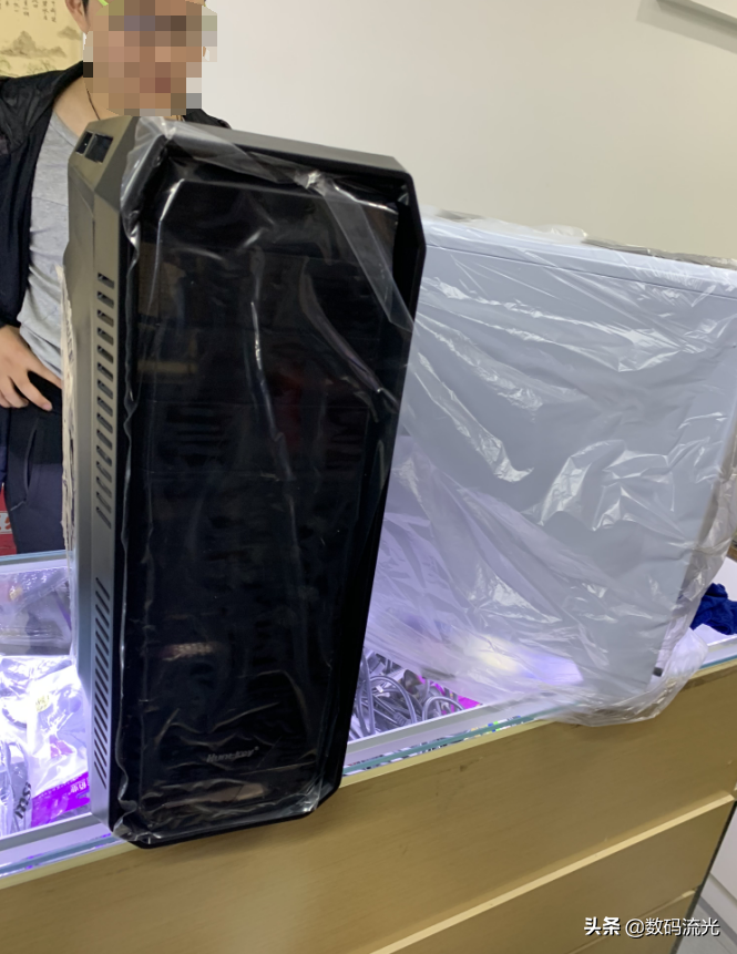 玩游戏显卡与CPU温度六七十度正常吗？大学生瞎折腾：换机箱