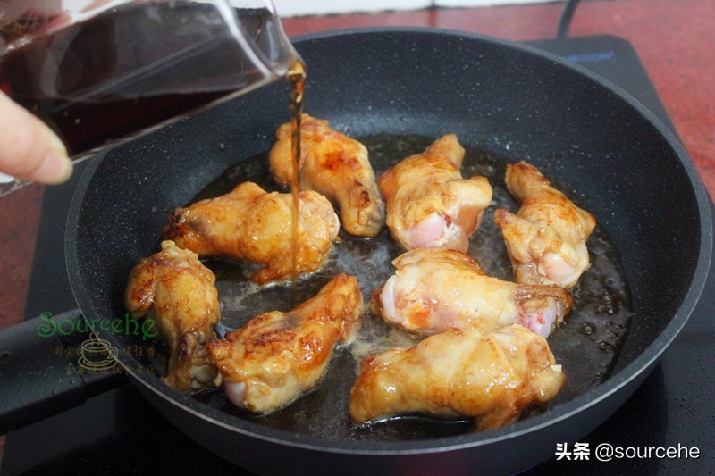 鸡腿我家从来不烤，加它焖一焖，肉嫩鲜美，连骨头都入味，太香了