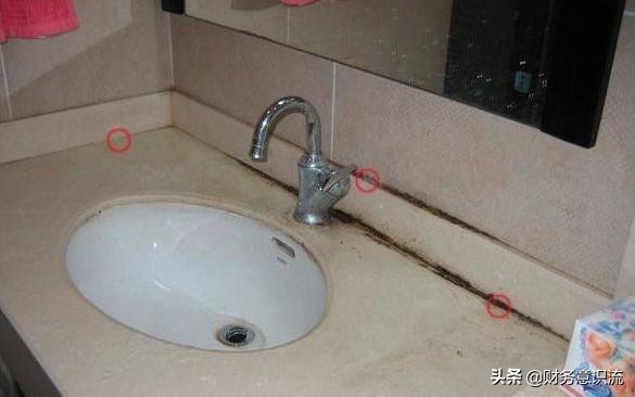 入住才半年，洗手台的玻璃胶就发霉了，保姆简