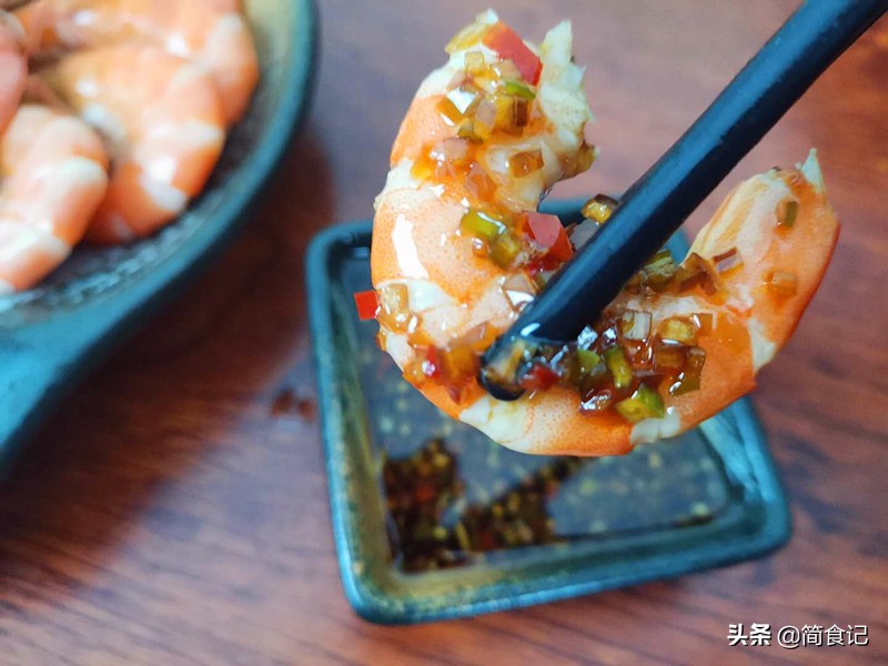 水煮蝦，冷水煮還是熱水煮？ 大廚教你正確做法，蝦肉細嫩，還不腥