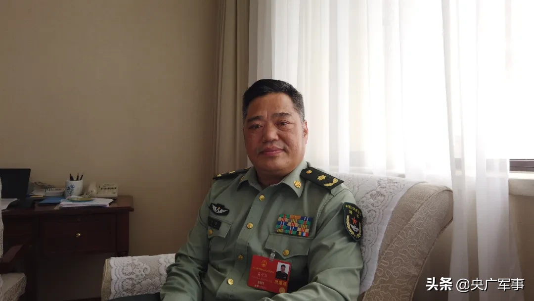 军队代表委员：弘扬伟大抗疫精神，把人民至上