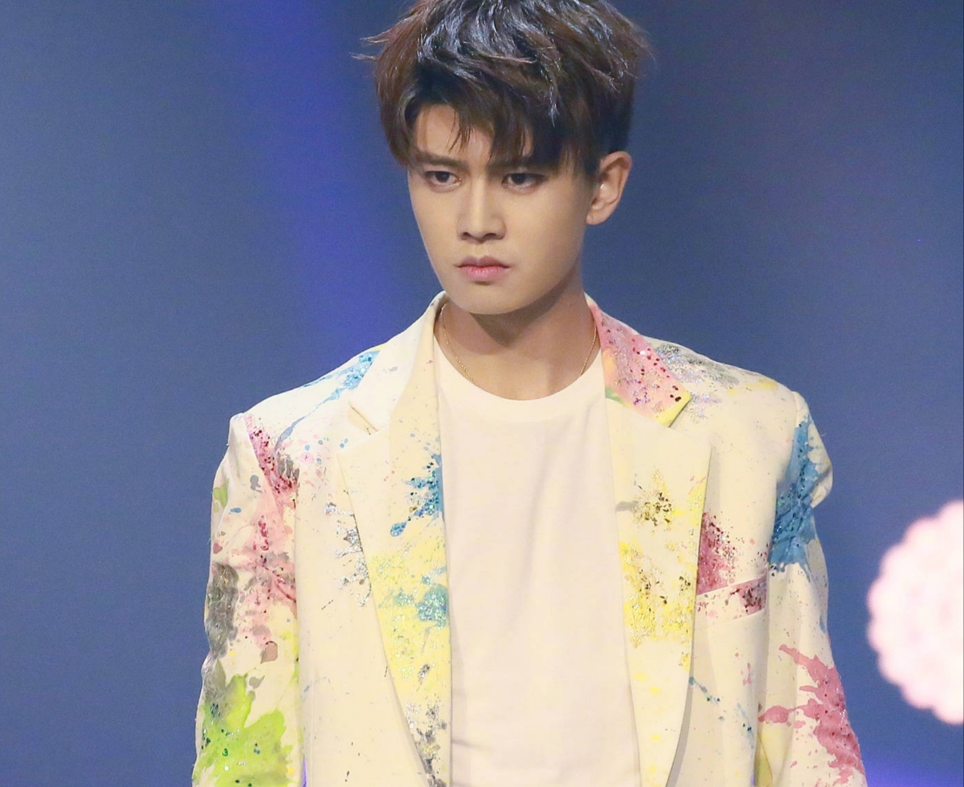 感同身受！任嘉伦关心学员手伤，说出自己运动