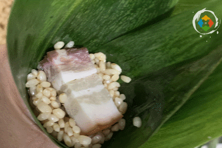 重庆的粽子有多独特？咸甜皆可，白粽子蘸糖吃，腊肉粽子最奢华