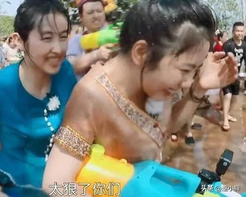 张子枫泼水节上全程捂脸，本以为是怕脱妆，知道为啥网友赶紧道歉
