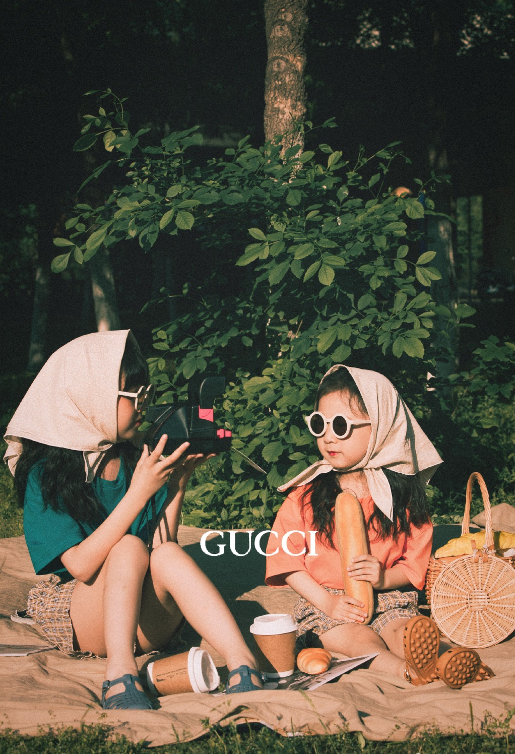 小山竹兒童節攜妹妹拍時尚大片，姐妹倆同框凹造型，又美又傲嬌