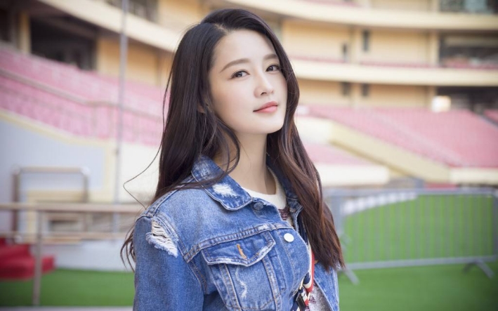 肖战参加某节目路透照爆出，他居然站在C位，看