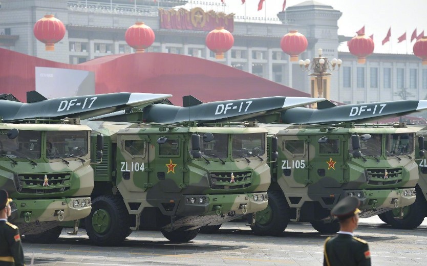 美军事专家：中国高超音速武器比我们先进是事实，美航母只能后撤