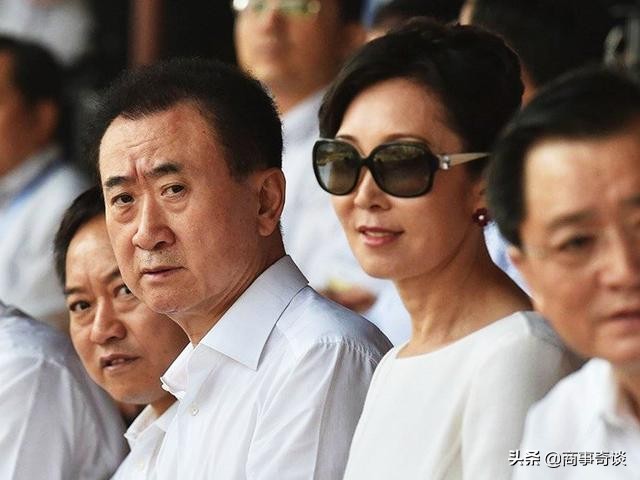 医药界最强夫妻档：两人身价之和高达2500亿，妻子表现更胜一筹