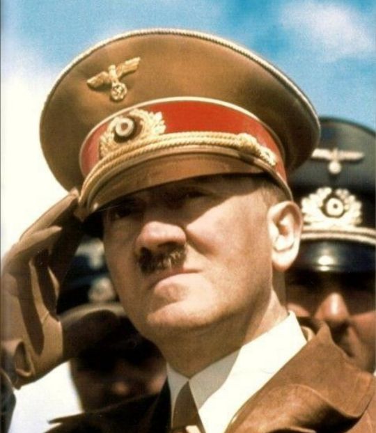 四川武术家郑怀贤1936年参加柏林奥运会，希特勒惧与其握手