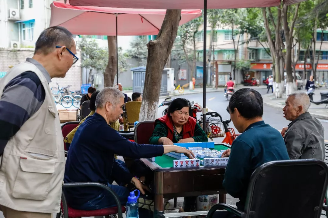 成都神仙树、紫荆、芳草街，这些被低估了的美食街，有多可惜