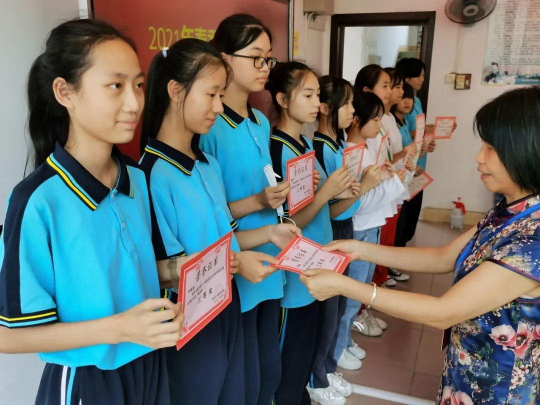 桂林市穿山中學(xué)舉行2021年春季學(xué)期散學(xué)典禮(圖12) 桂林市穿山中學(xué)舉行2021年春季學(xué)期散學(xué)典禮(圖12)