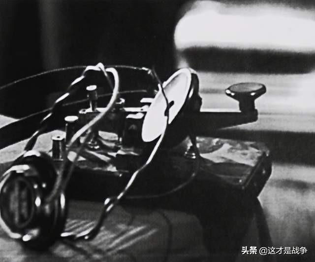 他拿到國(guó)軍全部機(jī)要密碼，立下不世奇功，建國(guó)后的職務(wù)卻只是科員