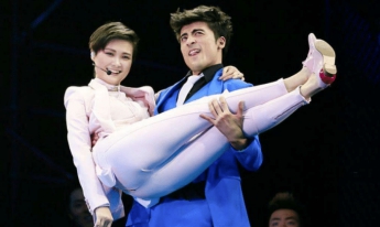 李宇春为什么叫“春哥”，看完照片就明白了：