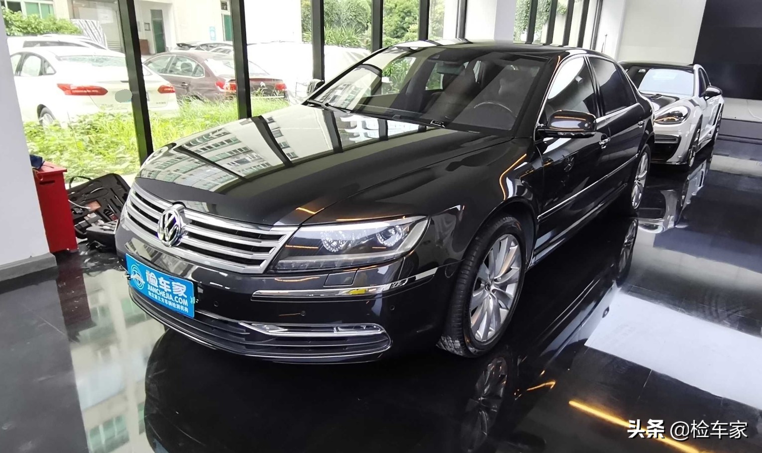 过去买不起,现在看不上,32万买辆原价146万的大众辉腾太低调?