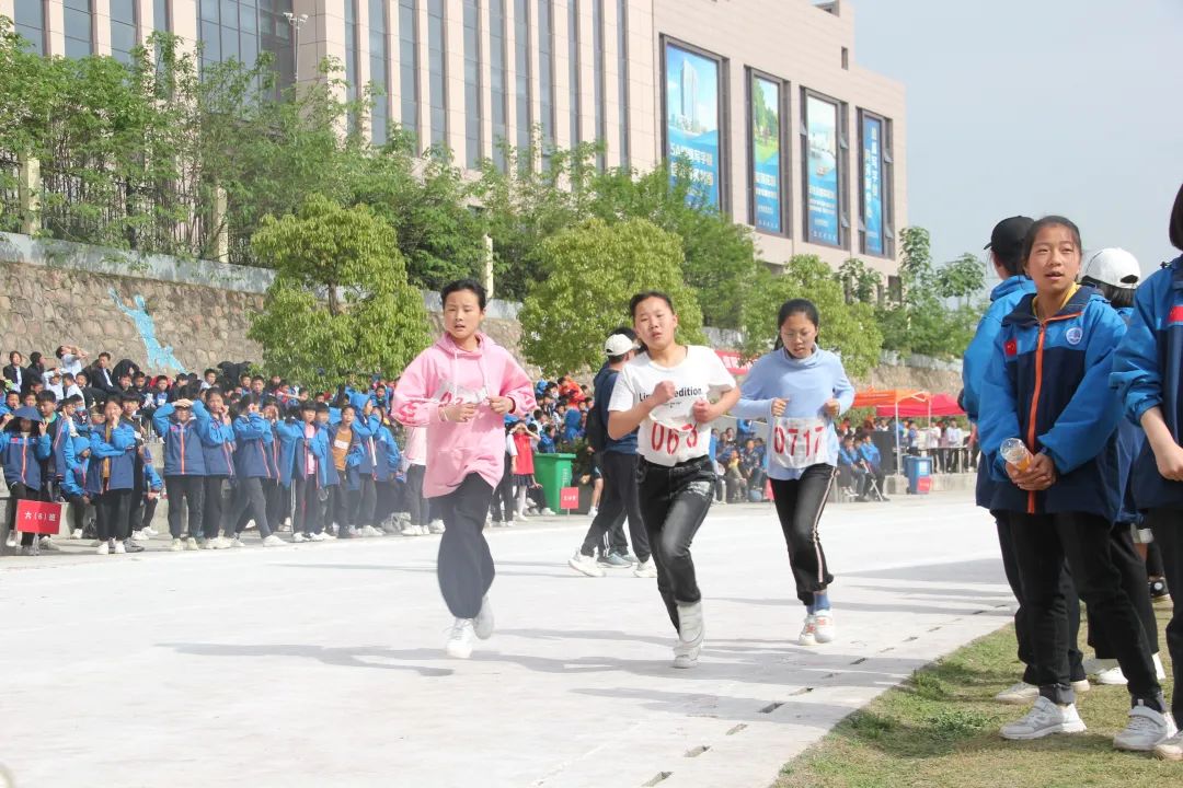 信阳高新区实验中学怎么样?田径运动会(图73)