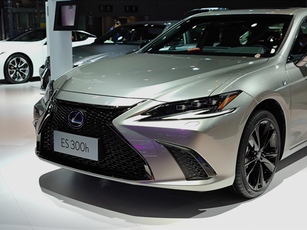 成都车展 | 中期改款雷克萨斯ES 外观小改 视觉冲击力更强