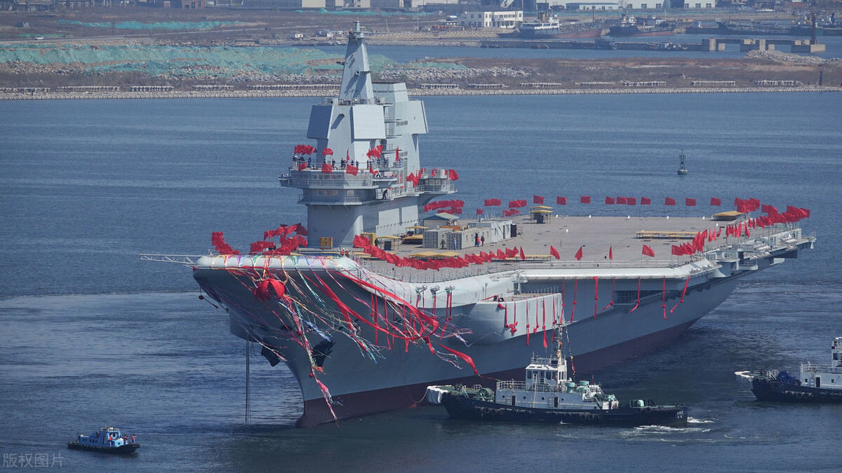 中美航母正面交锋，辽宁号再次穿越宫古海峡，美军自信摆拍被打脸