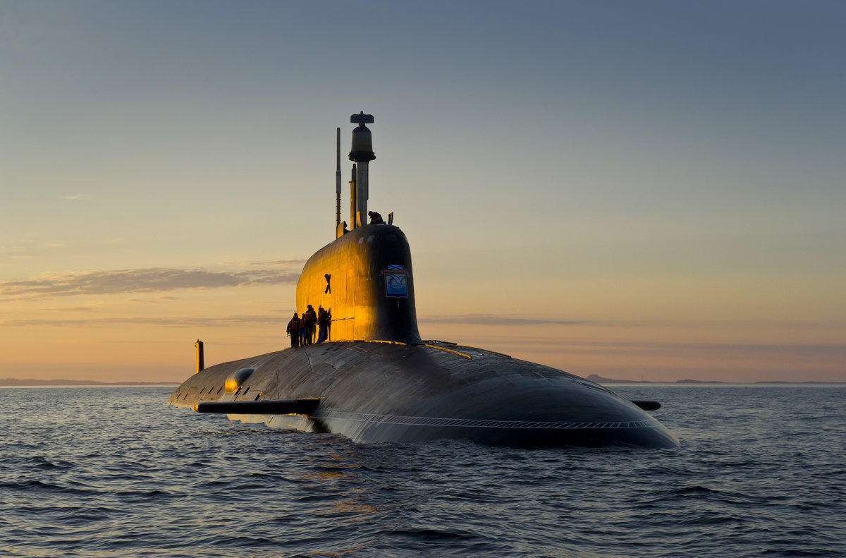 美国挑起“新冷战”，战斗民族行动回应，核潜艇搭载海啸武器高调出航
