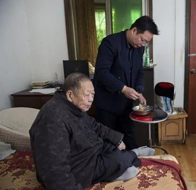 1991年的长沙高考状元郎，清华毕业回家当保安，