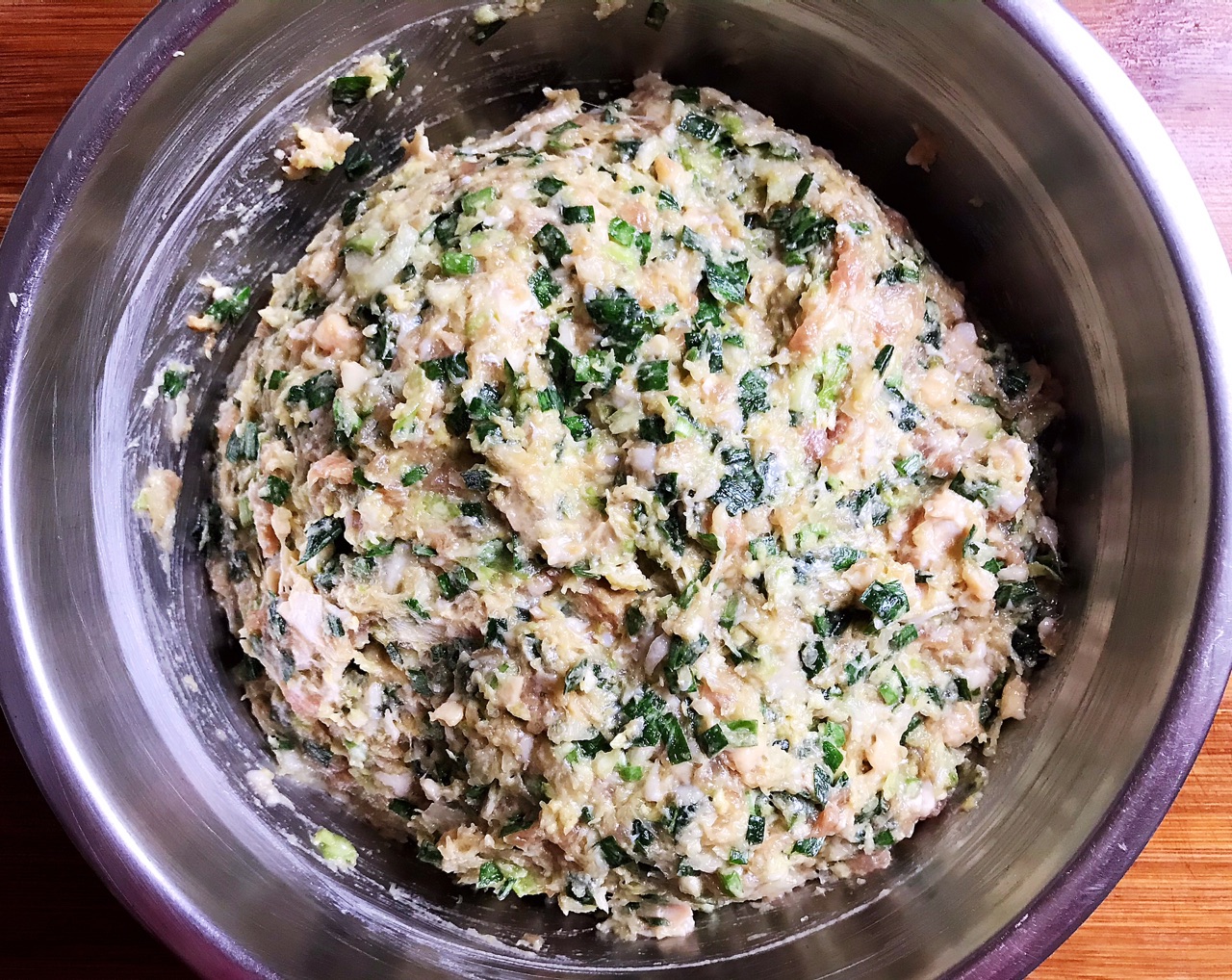 孩子馋嘴想吃煎饺，自己在家做，外脆里嫩，真好吃