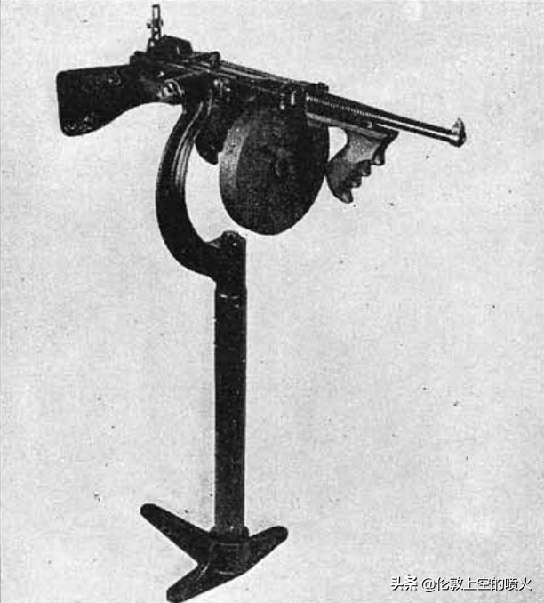 墙内开花墙外香——二战前汤普森冲锋枪的苦痛
