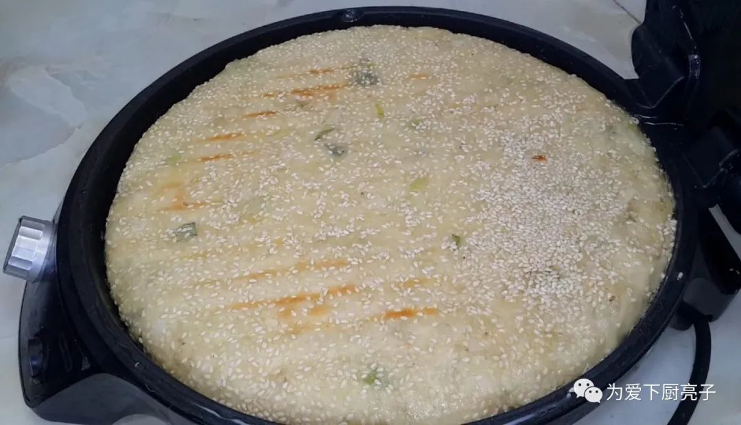 烙千層餅時，切記不要放小蔥，教你一招柔軟勁道，吃著真過癮