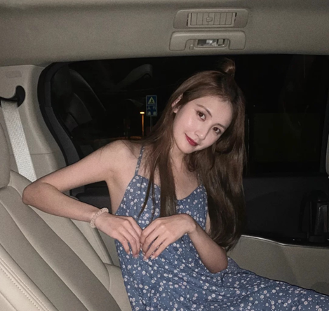 王思聪新女友晒照大秀身材！高颜值被赞状态佳