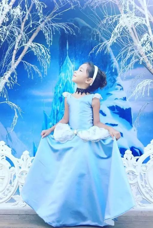 To realize princess dream of the daughter, play essence old father with one's own hands tailor about a hundred " blackart " skirt explodes sth resembling a net of network of fire