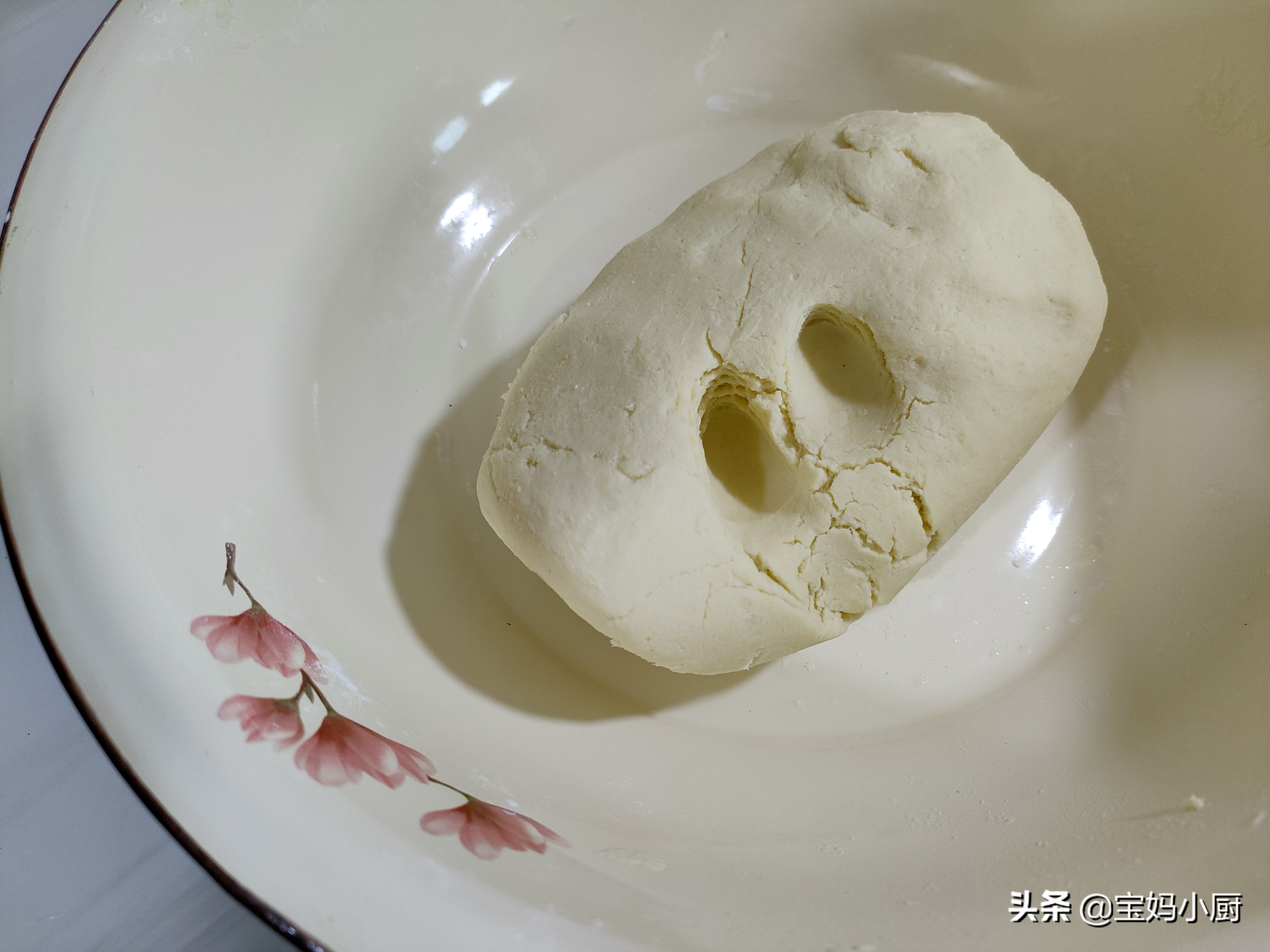 玉米面和它一起烙饼，软软糯糯的还好吃，做法简单，营养补得足足