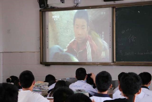 20年前，因“背起爸爸上学”感动中国的李勇，如